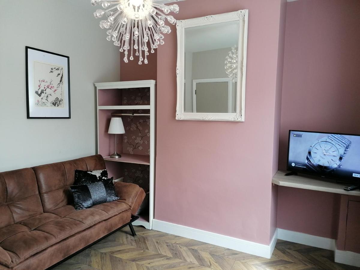 Queens Quarter Holiday Homes (Adults Only) Belfast Eksteriør billede